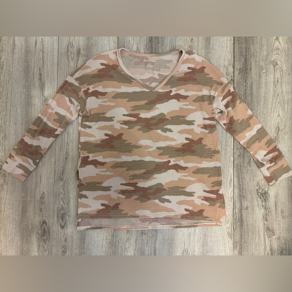 American Eagle women’s small long sleeve camouflage shirt